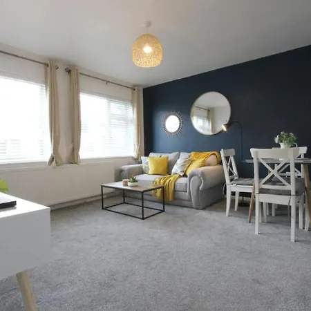 Modern And Stylish 1bd Flat In Apartment *