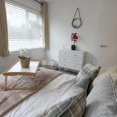 Modern And Stylish 1bd Flat In Apartment