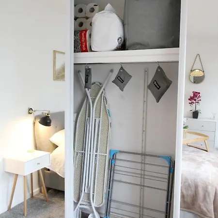 Modern And Stylish 1bd Flat In דירה