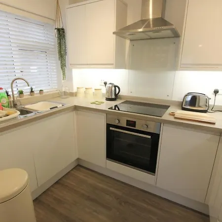 Modern And Stylish 1bd Flat In アパート *