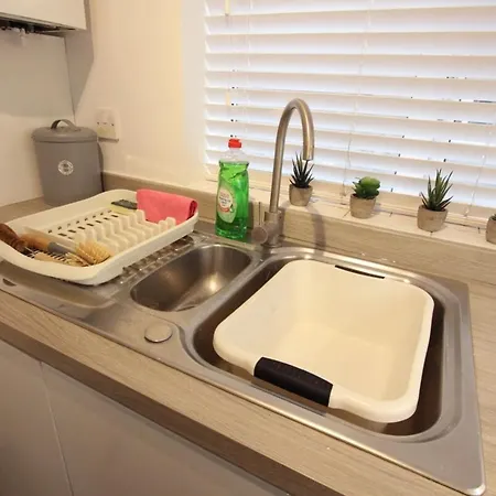 Modern And Stylish 1bd Flat In דירה