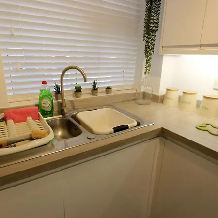 Modern And Stylish 1bd Flat In アパート
